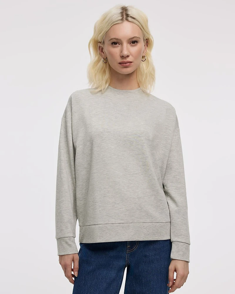 Long-Sleeve Crew-Neck Sweatshirt - R Essentials