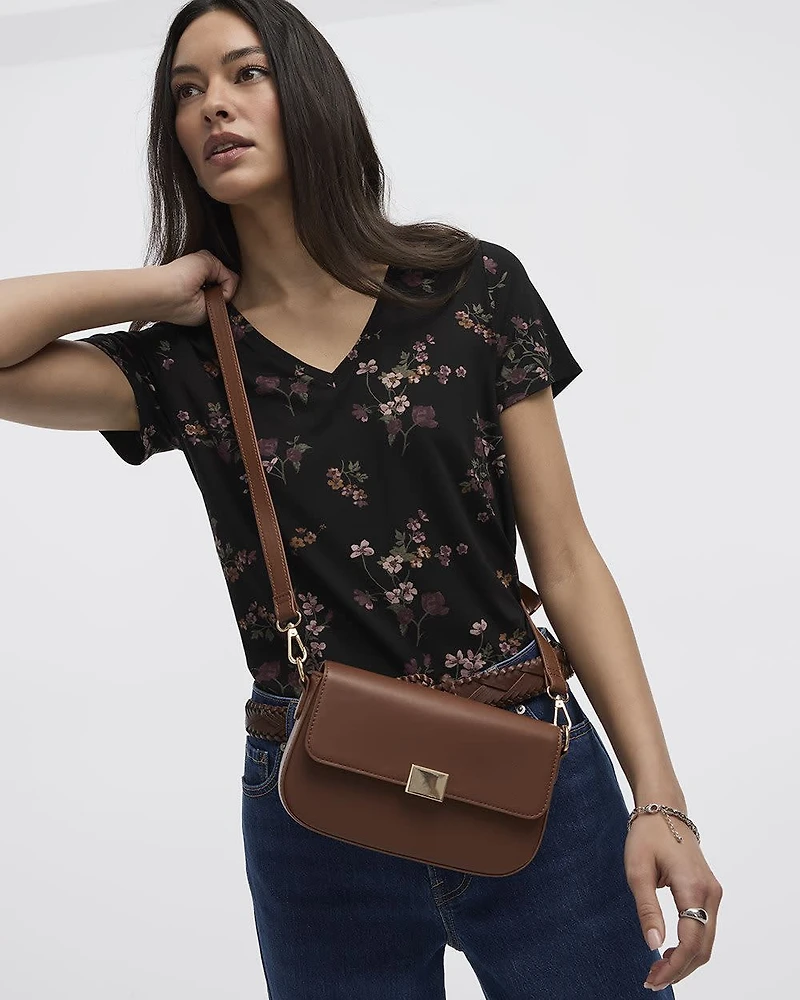 V-Neck T-Shirt - R Essentials