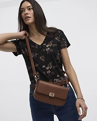 V-Neck T-Shirt - R Essentials