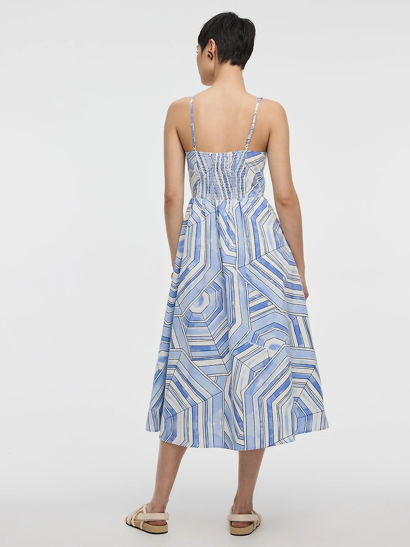 Robe midi cintrés et évasée sans manches