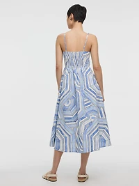 Robe midi cintrés et évasée sans manches