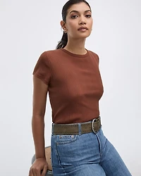 T-shirt ajusté et côtelé à col rond