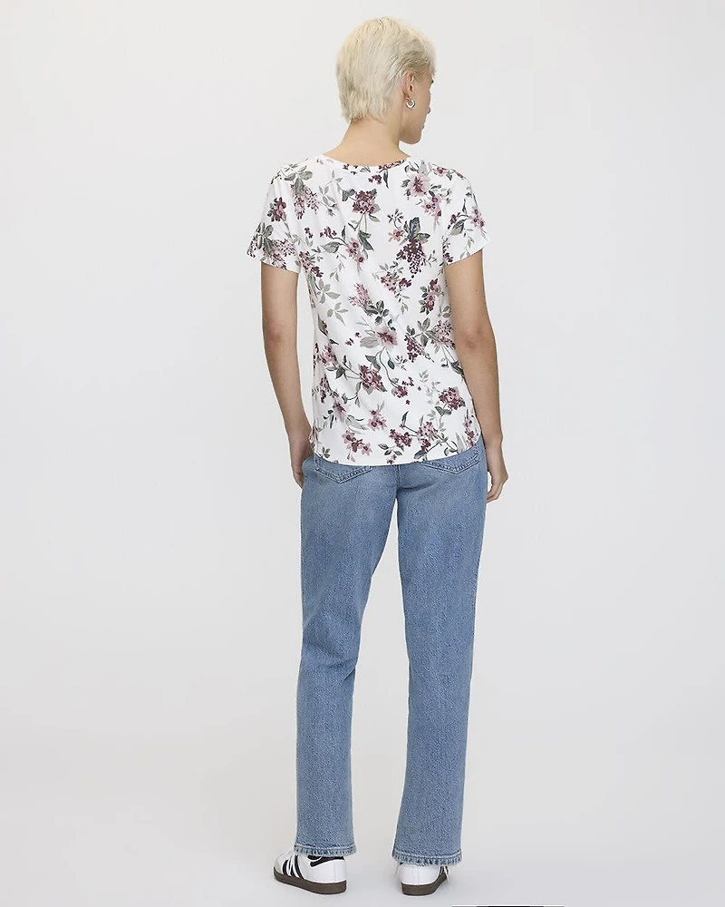 V-Neck T-Shirt - R Essentials