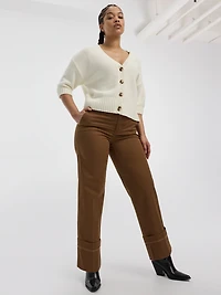 Pantalon chino à taille mi-haute et jambe droite revers