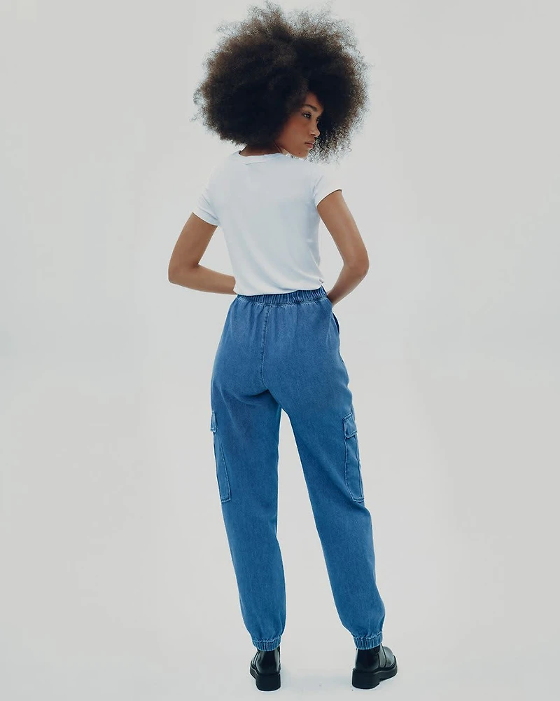 Pantalon jogger en denim avec poches cargo