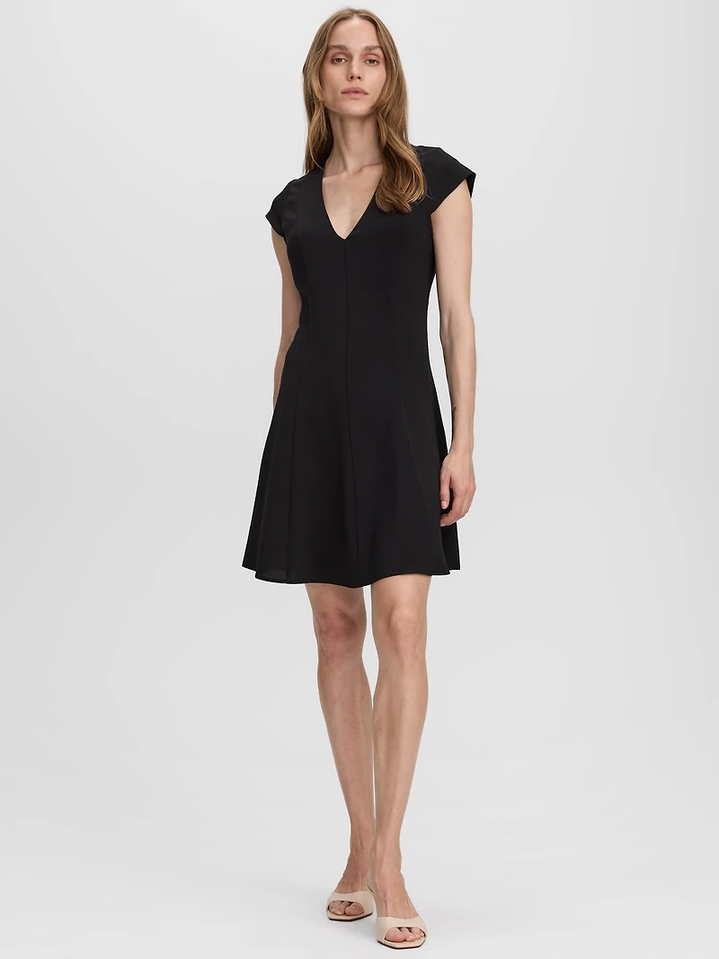 Robe courte à col V