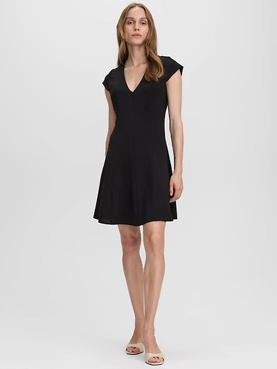 Robe courte à col V