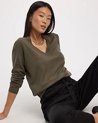 Long-Sleeve V-Neck Pullover - R Essentials