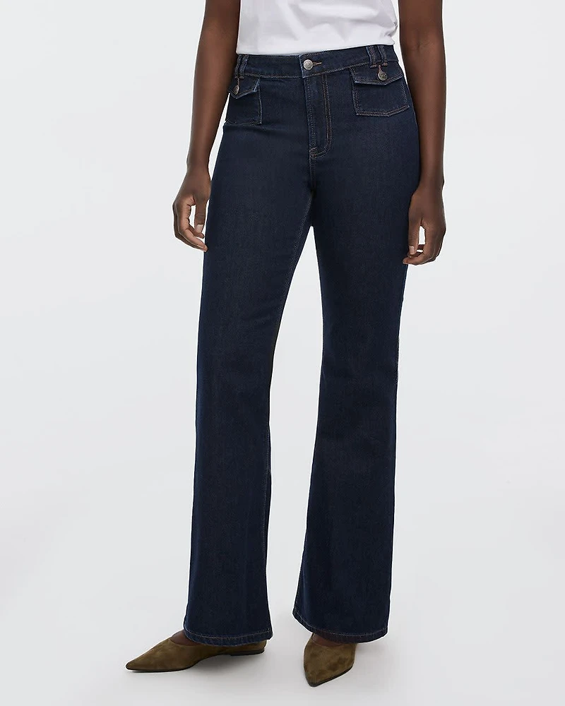 Jean à jambe évasée et taille mi-haute avec poches rabat