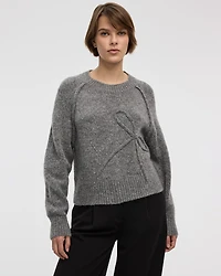 Pull à manches longues et col rond avec boucle en relief