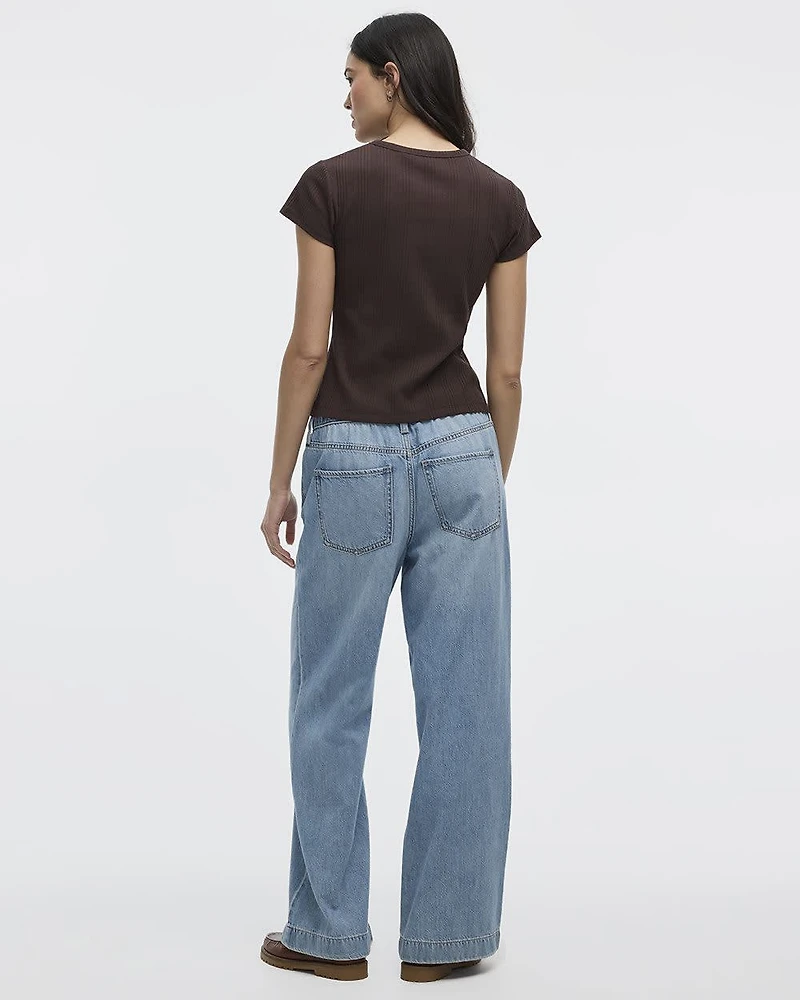 T-shirt ajusté et côtelé à col rond