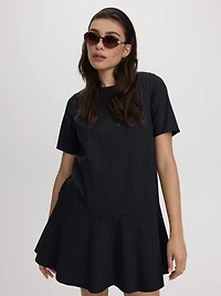 Robe courte à manches aux coudes et col rond