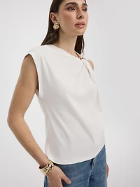 Haut froncé avec anneau en métal