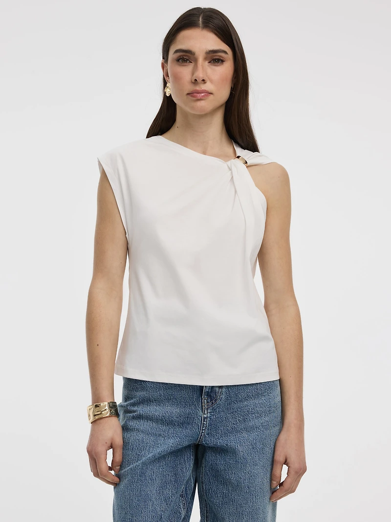 Haut froncé avec anneau en métal