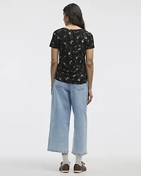 V-Neck T-Shirt - R Essentials