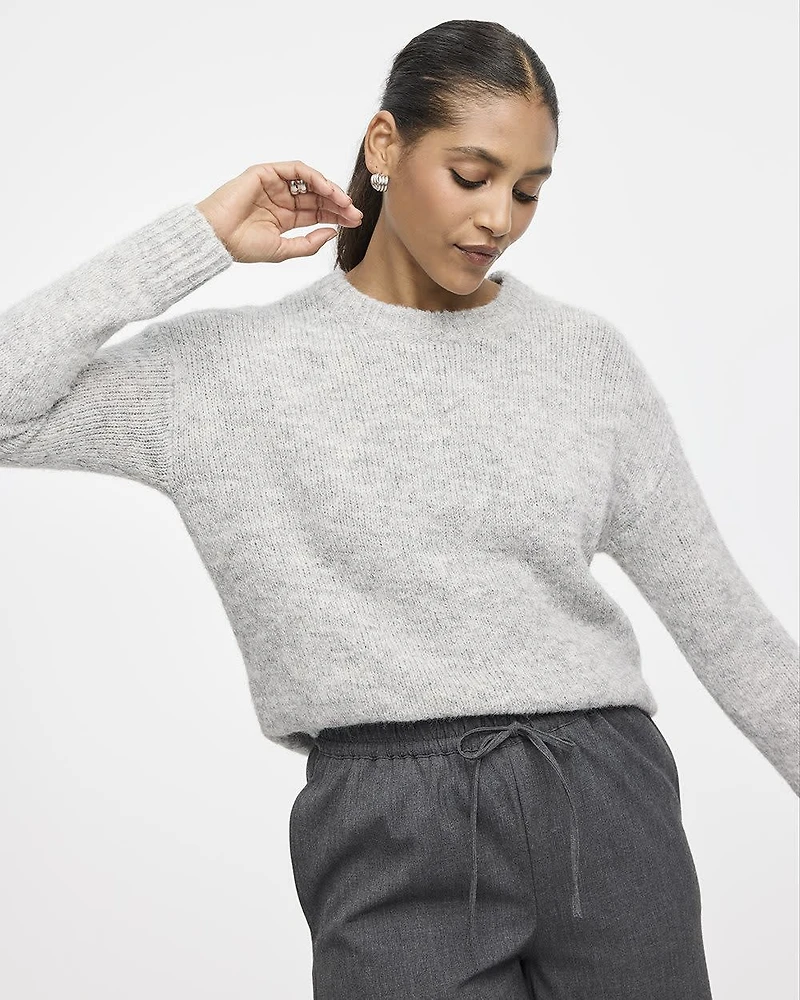 Pull en tricot duveteux à manches longues et col rond