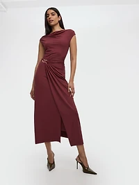 Robe midi moulante à manches courtes et jupe portefeuille