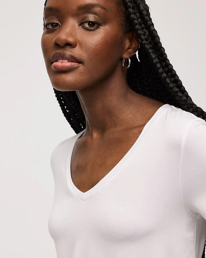 T-shirt à col V - R Essentials