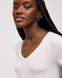 T-shirt à col V - R Essentials