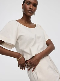 Blouse à manches volants et col dégagé