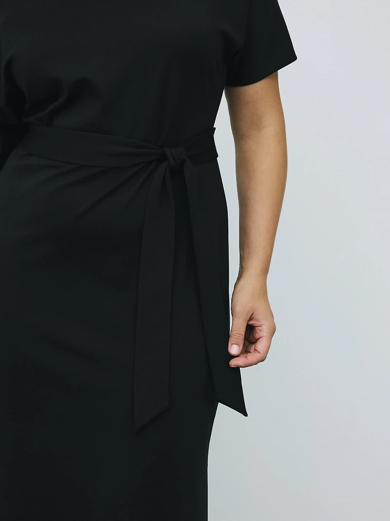 Robe midi à manches courtes épaule dénudée