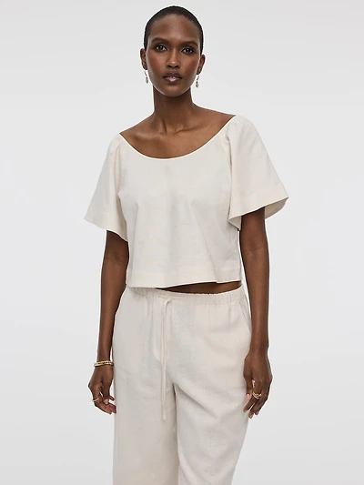 Blouse à manches volants et col dégagé