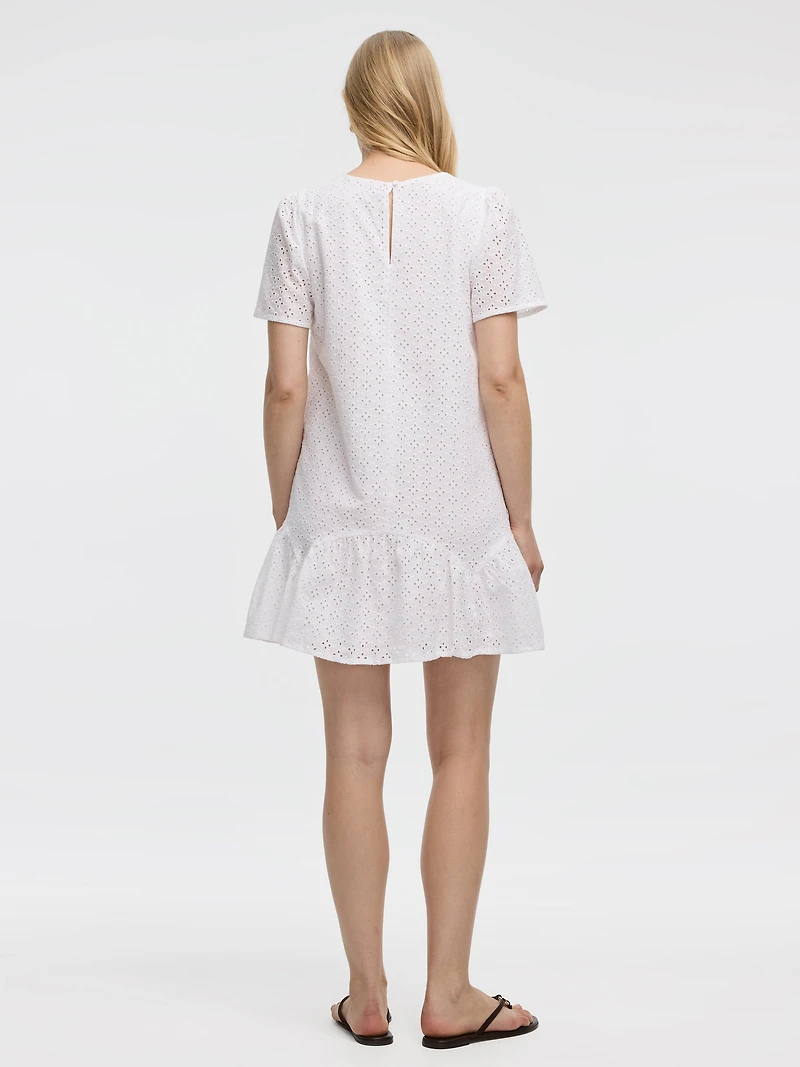 Robe à oeillets manches courtes avec col rond