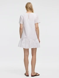 Robe à oeillets manches courtes avec col rond