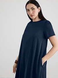 Robe maxi évasée à manches courtes