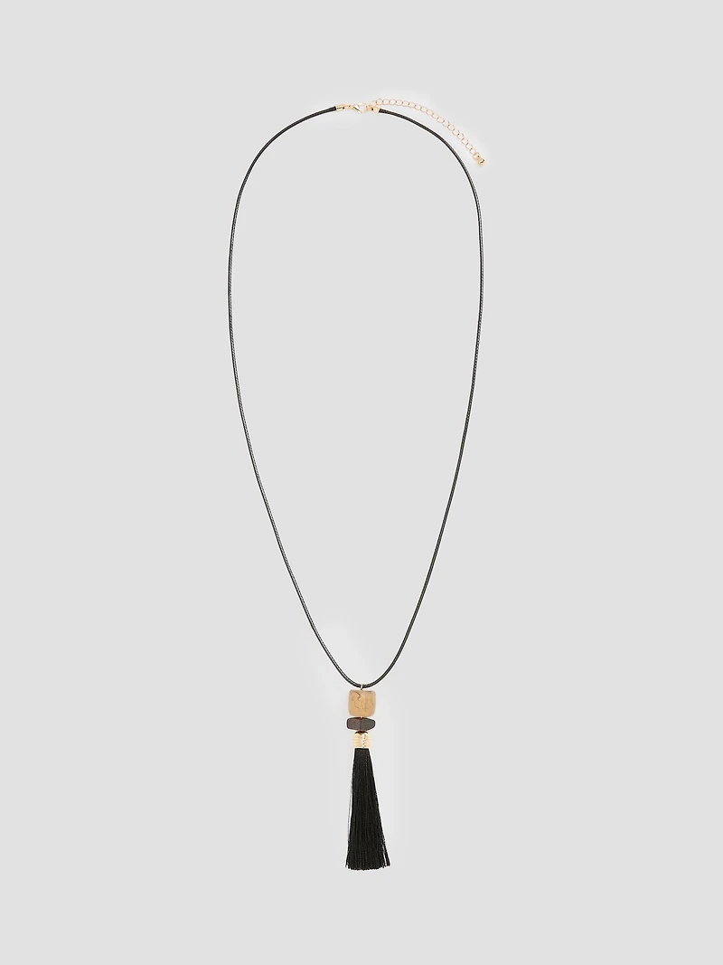 Collier long avec pendentif à franges