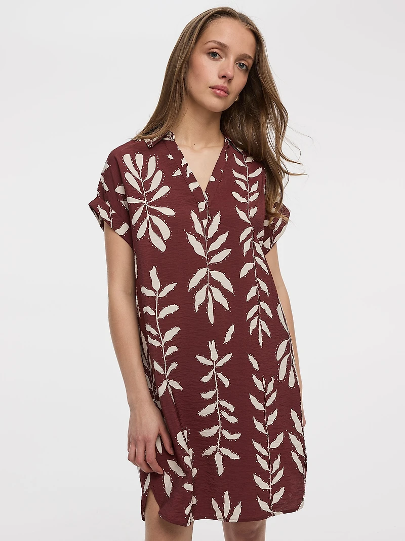 Robe droite à manches courtes