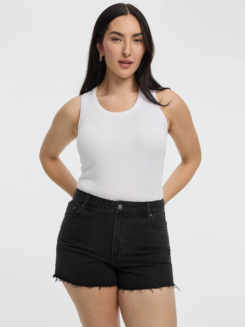 Short en denim à ourlets éffilochés