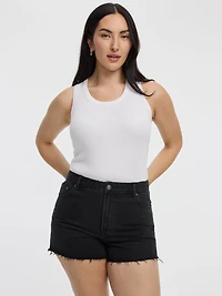 Short en denim à ourlets éffilochés