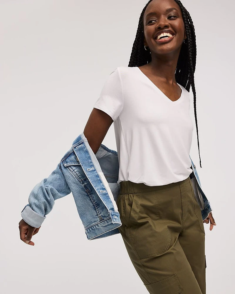 T-shirt à col V - R Essentials