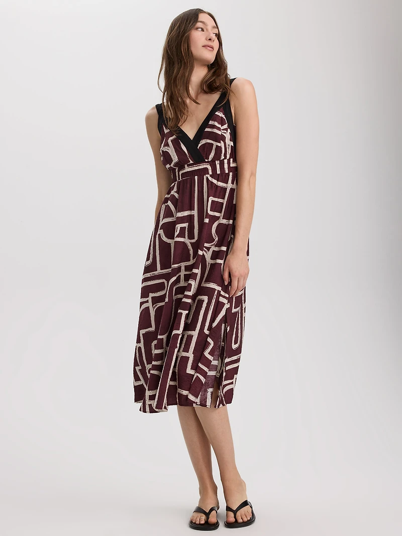 Robe midi sans manches à col en coeur