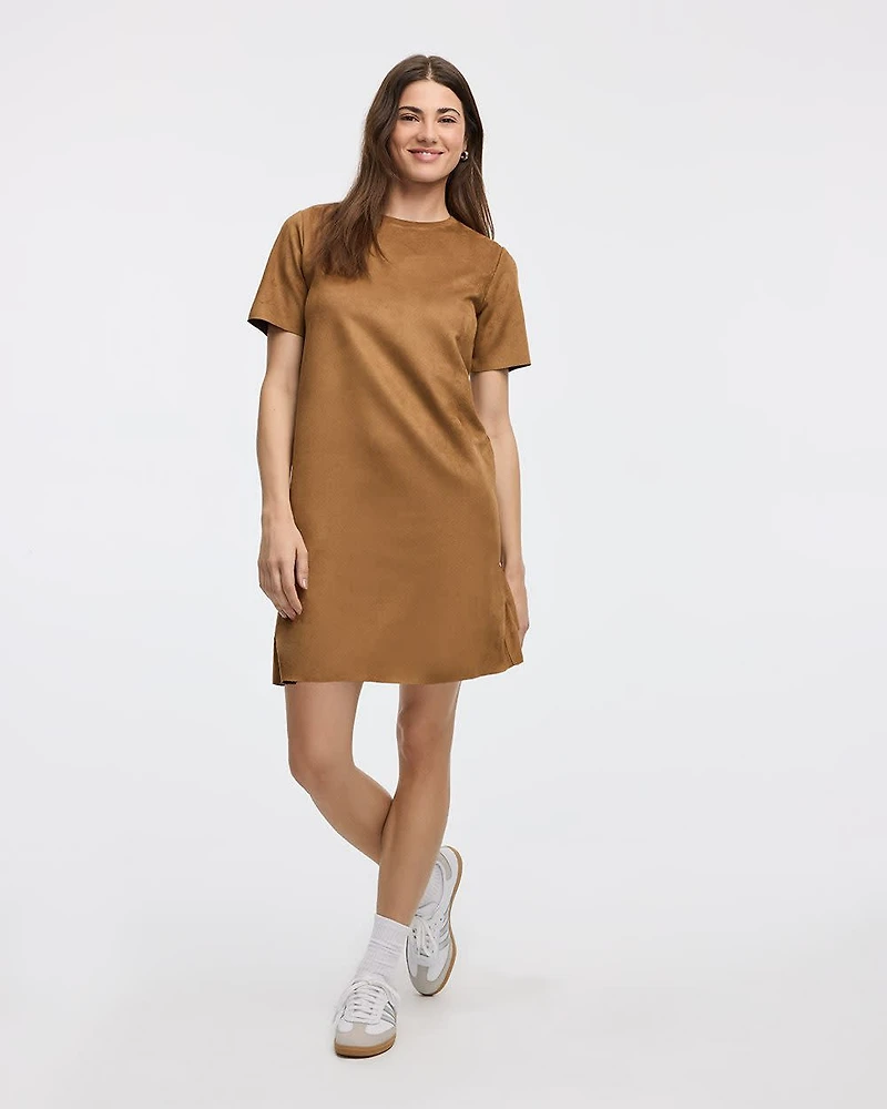 Robe t-shirt en faux suède à manches courtes