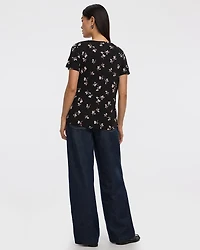 V-Neck Tee - R Essentials