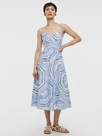 Robe midi cintrés et évasée sans manches