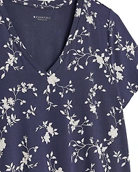 V-Neck T-Shirt - R Essentials