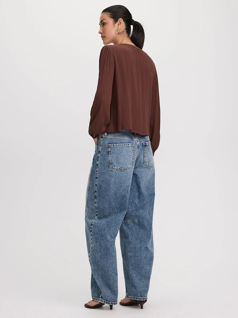 Blouse à manches longues et col fendu avec détails brodés