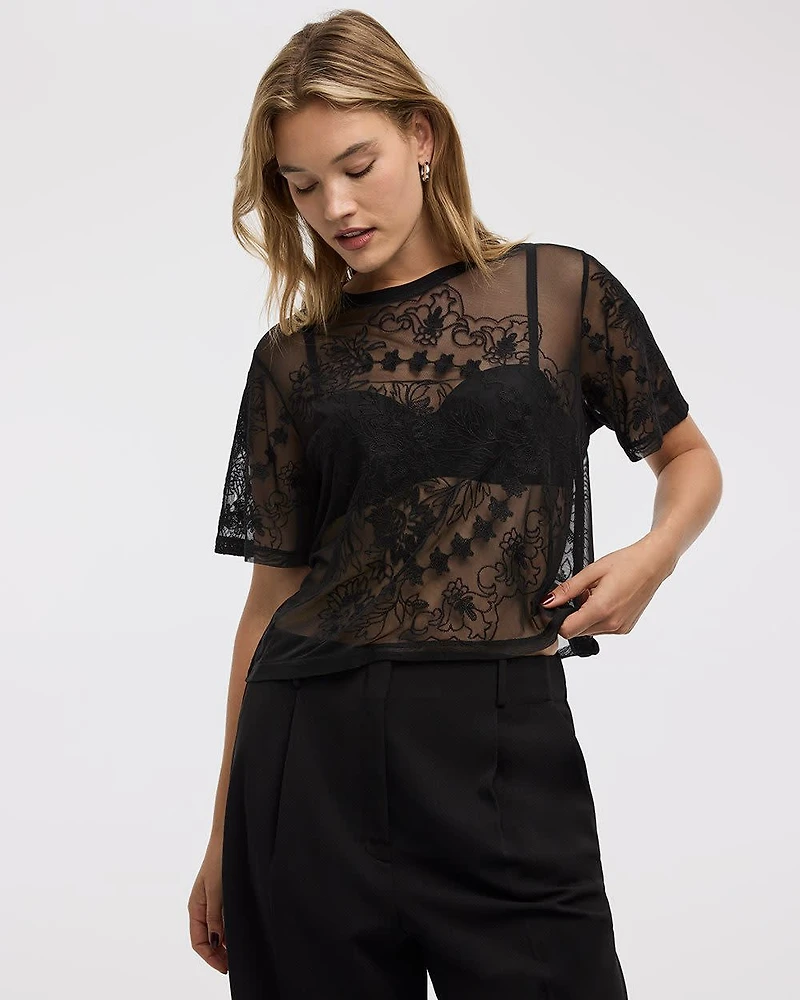 Short-Sleeve Lace Top with Embroideries