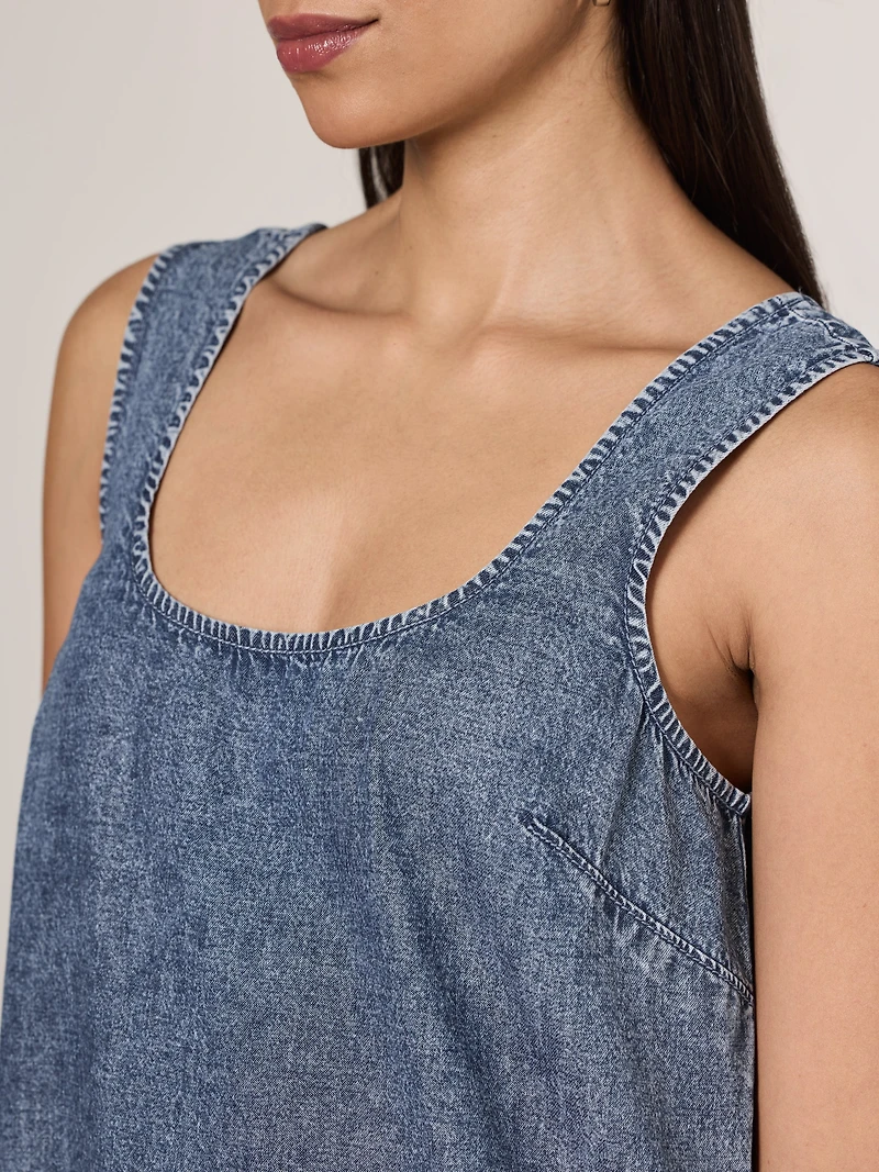 Robe courte en denim sans manches à ourlet bulle