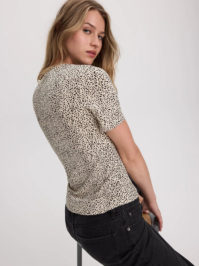 Crew-Neck T-Shirt - R Essentials