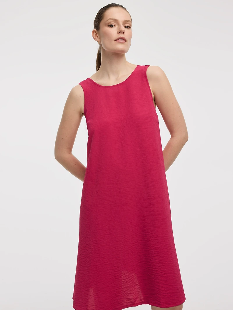 Robe courte évasée sans manches