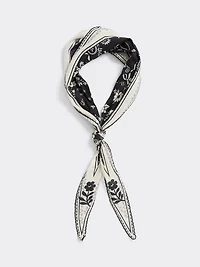 Diamond-Shaped Scarf with Border