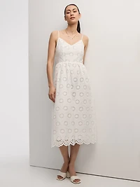 Robe midi à oeillets sans manches avec encolure en coeur