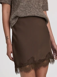 Mini-jupe en satin avec dentelle