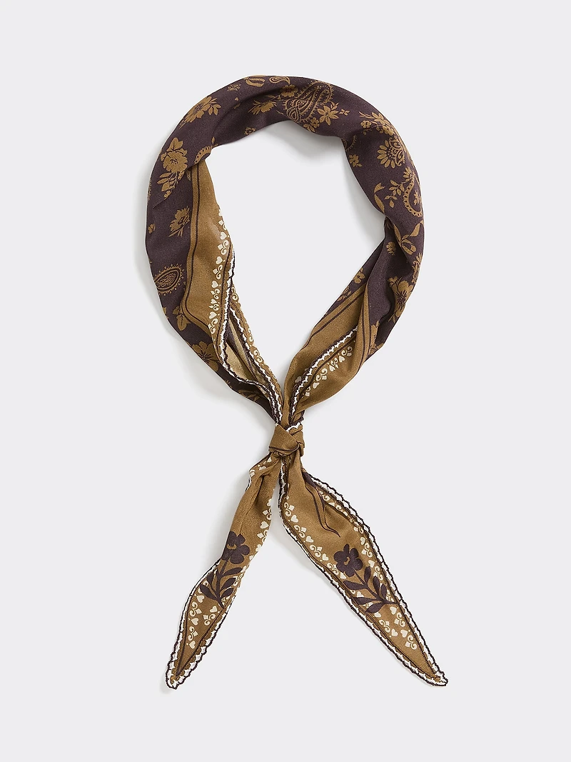 Foulard en forme de losange avec bordure