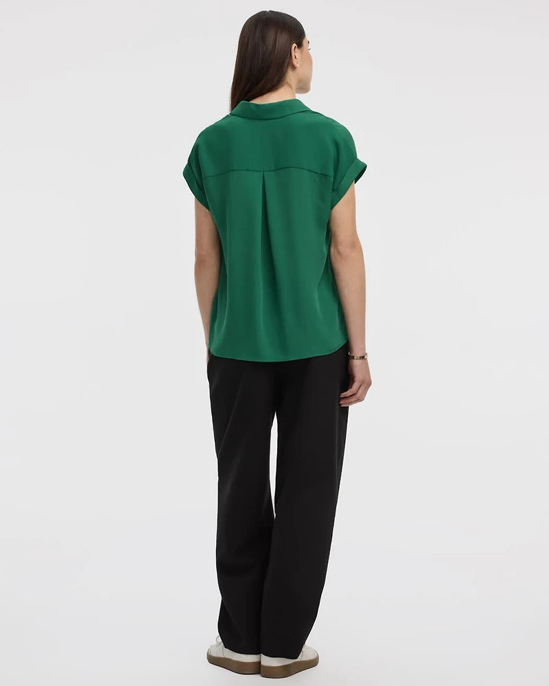 Blouse fluide à manches courtes et col en V