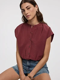 Blouse boutonnée à manches très courtes et col rond